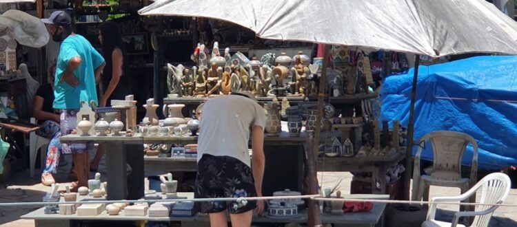 Feira de pedra-sabão atrai turistas de todos os lugares