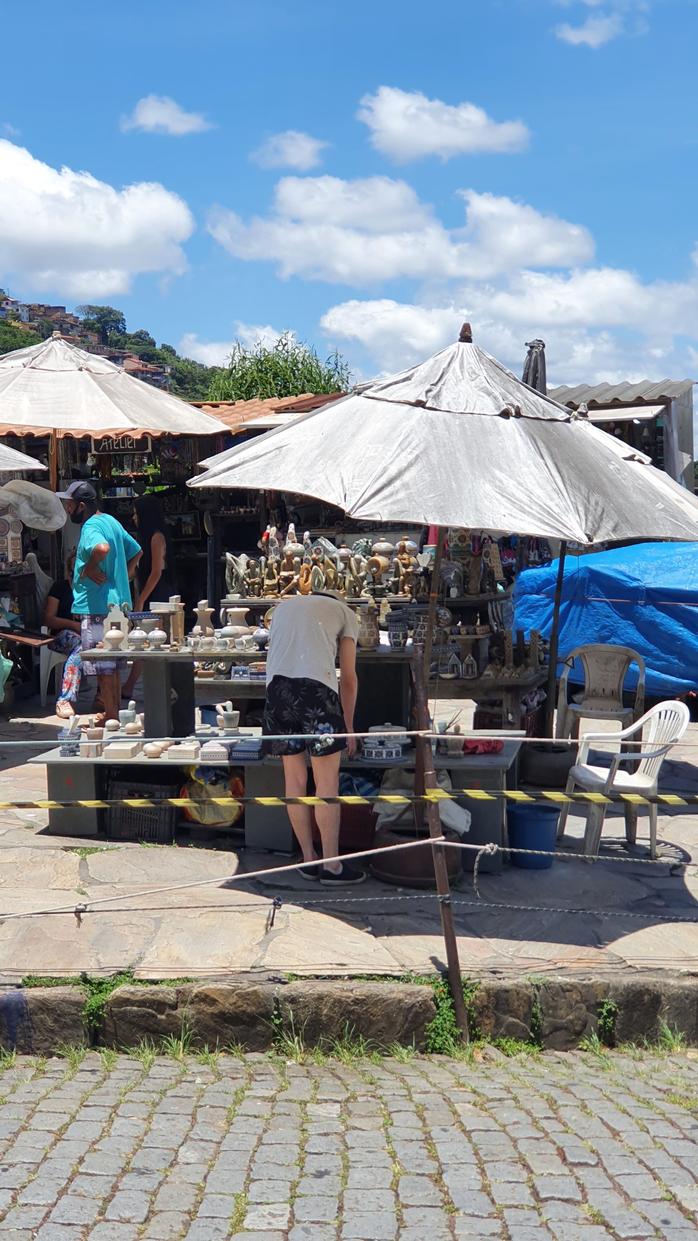 Feira de pedra-sabão atrai turistas de todos os lugares