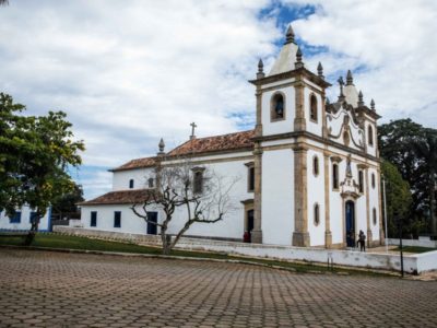 Igreja colonial restaurada em Glaura